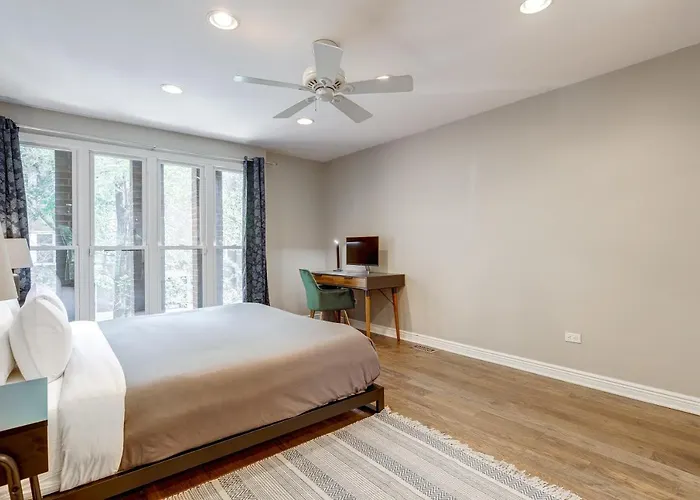 Holiday home Charming & Bright Multilevel Townhome With Parking *