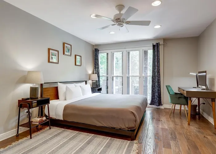 Charming & Bright Multilevel Townhome With Parking Chicago